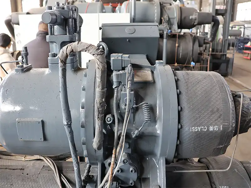 Screw industrial chiller condensor.webp