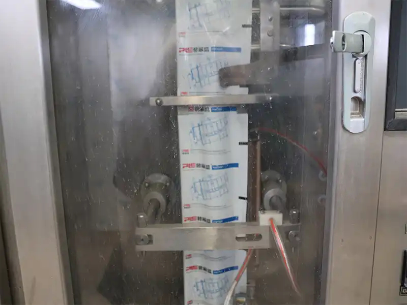 full-automatic flexible packaging machine working.jpg