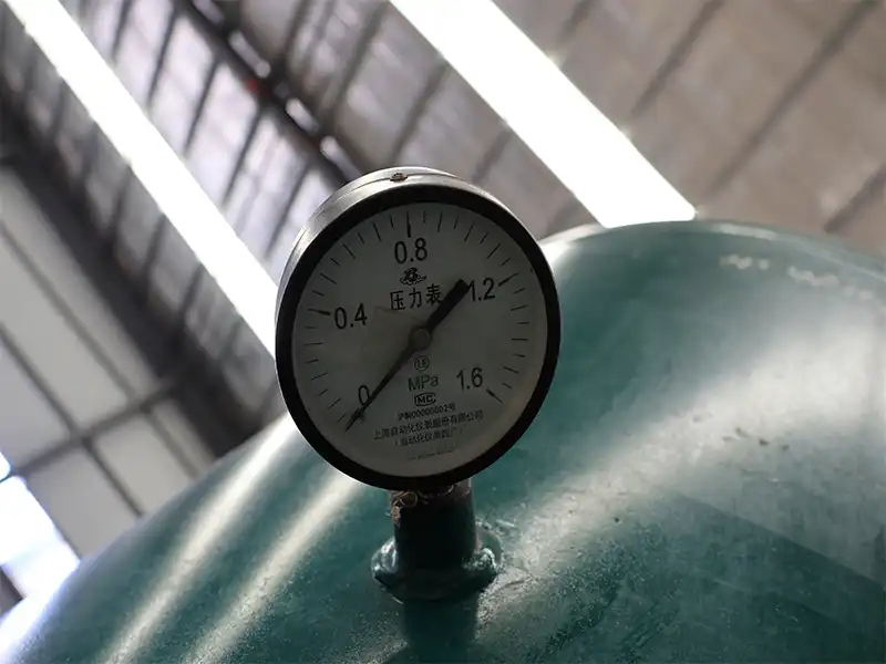 gas container pressure gauge.jpg